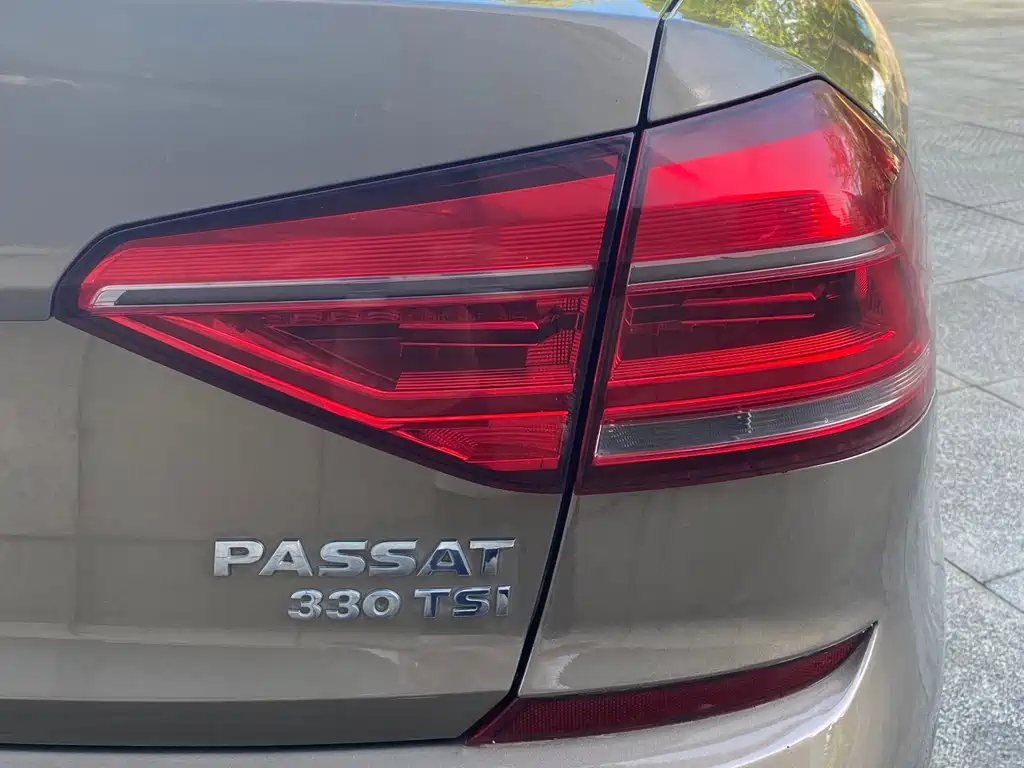 Volkswagen Passat 2016 — фото 16