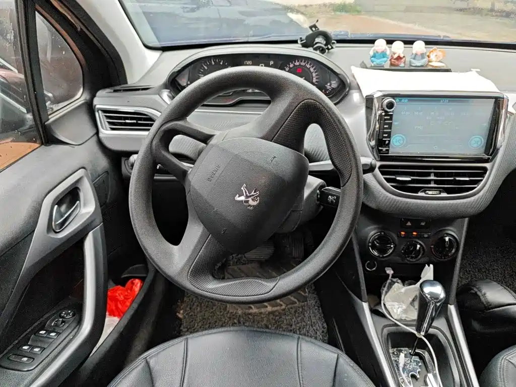 Peugeot 2008 2015 — фото 6