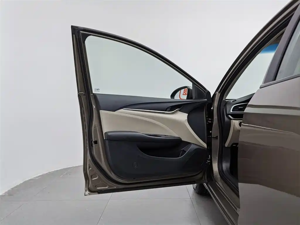 Buick Excelle 2015 — фото 8