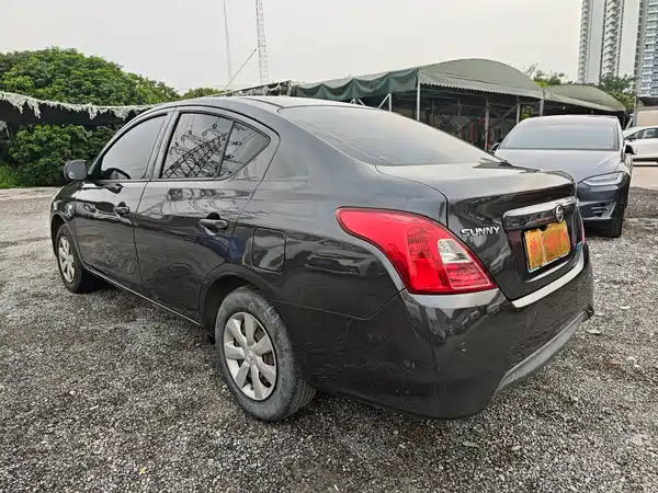 Nissan Sunny 2015