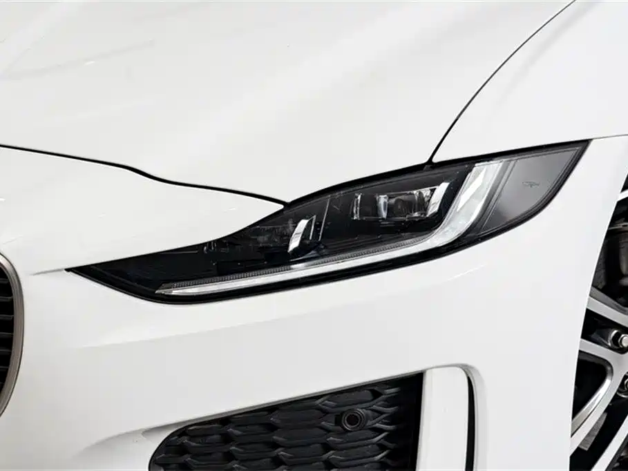 Jaguar XEL 2024 — фото 4