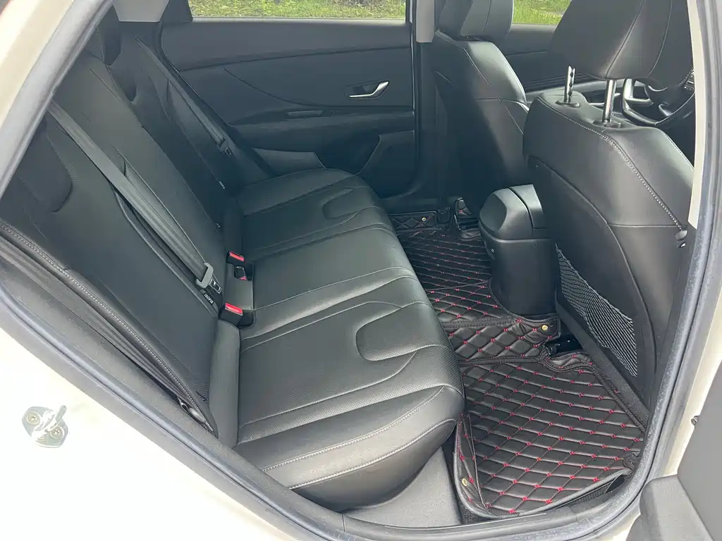 Hyundai Elantra 2021 — фото 16
