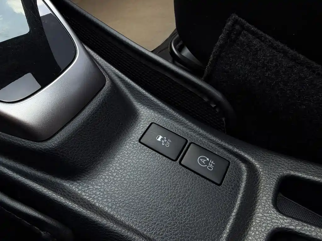 Toyota Yaris L 2022 — фото 12