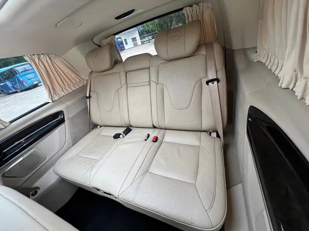 Mercedes-Benz V-Class 2017 — фото 15
