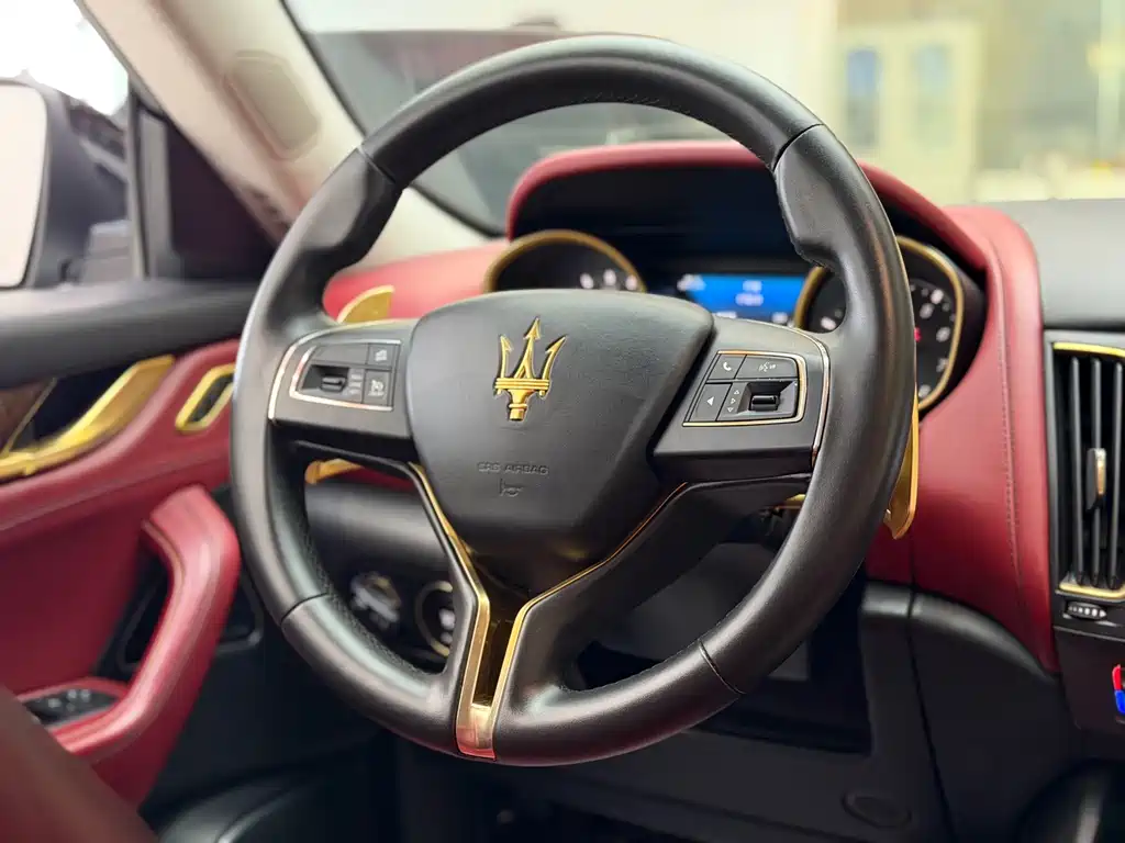 Maserati Levante 2016 — фото 17