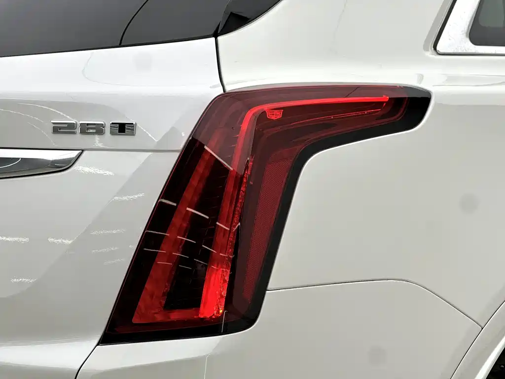 Cadillac XT5 2020 — фото 13