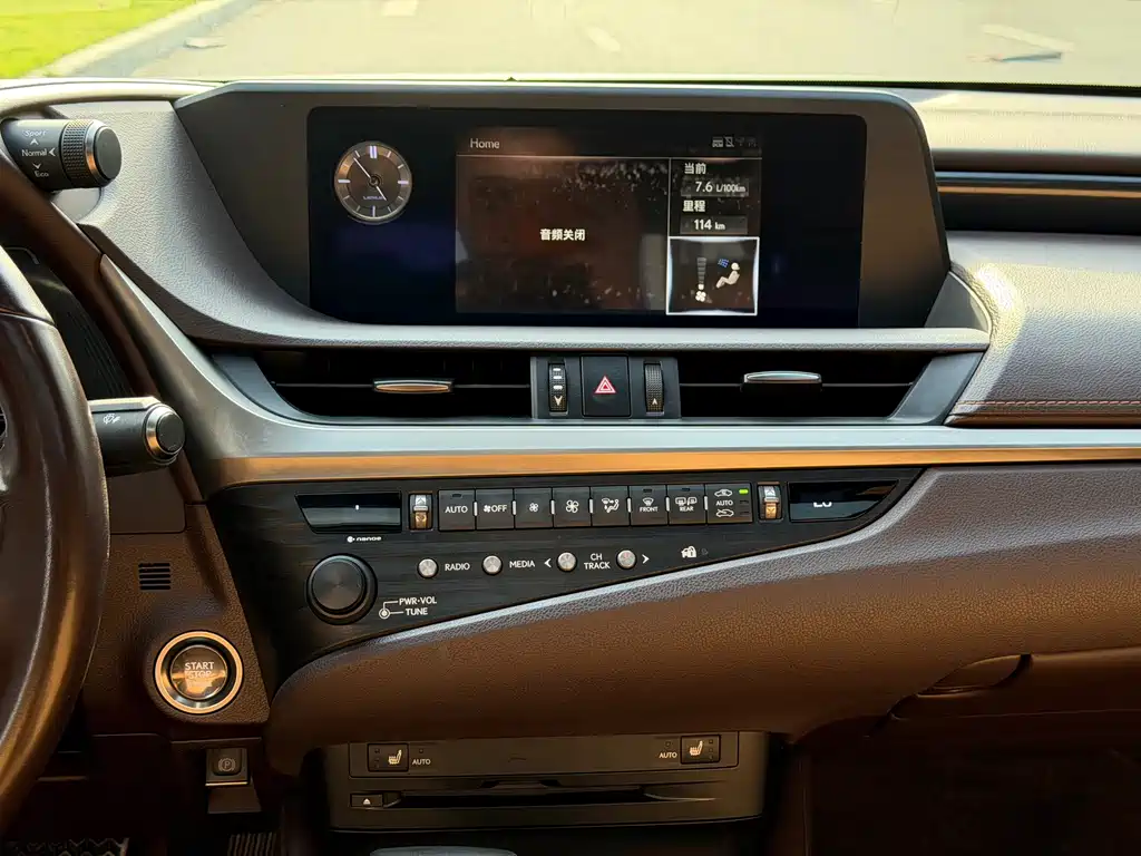 Lexus ES 2020 — фото 10