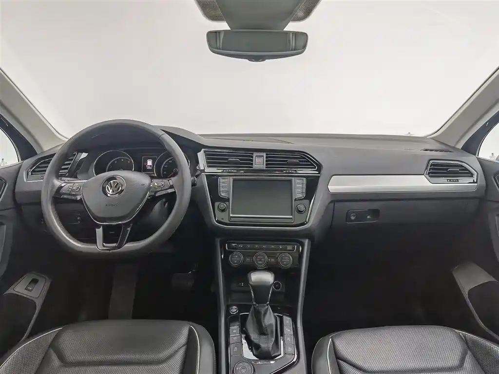 Volkswagen Tiguan L 2017 — фото 5