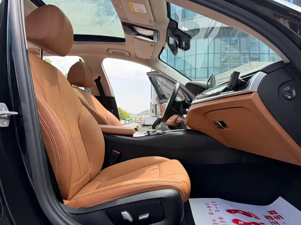 BMW 5 Series 2018 — фото 12