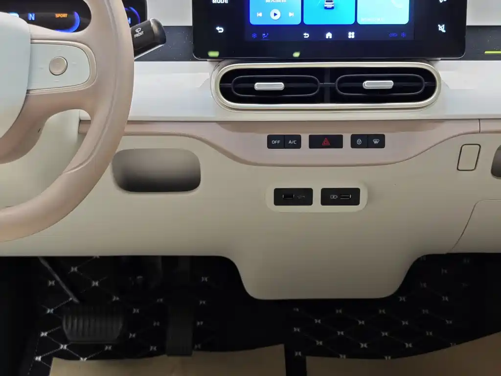 Geely Galaxy Panda 2025 — фото 18