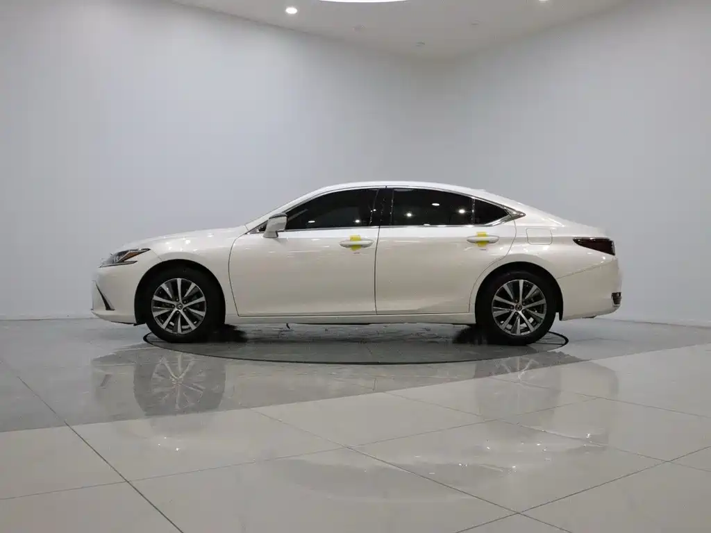 Lexus ES 2021 — фото 7