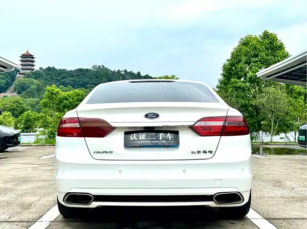 Ford Taurus 2016