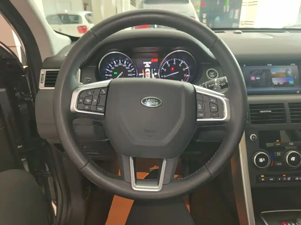 Land Rover Discovery Sport 2016 — фото 11
