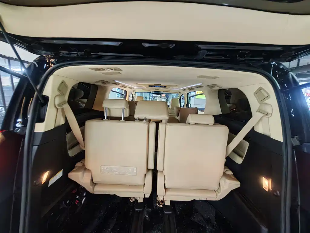 Toyota Alphard 2021 — фото 8