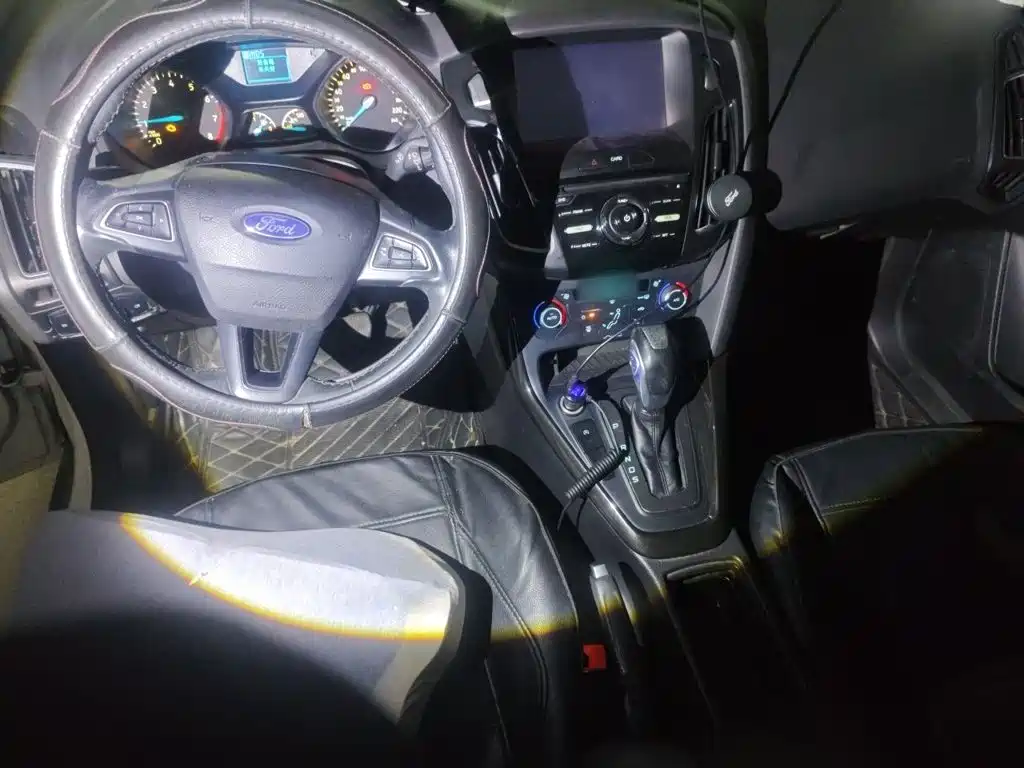 Ford Focus 2015 — фото 10