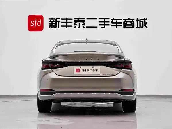 Lexus ES 2025