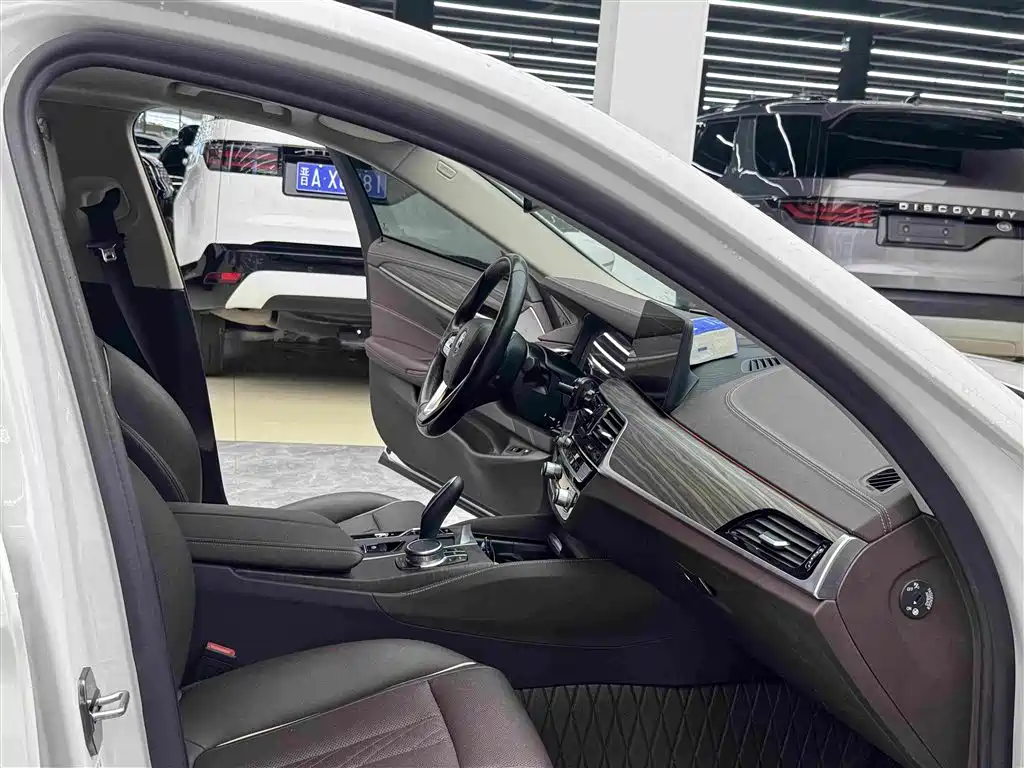 BMW 5 Series New Energy 2021 — фото 8