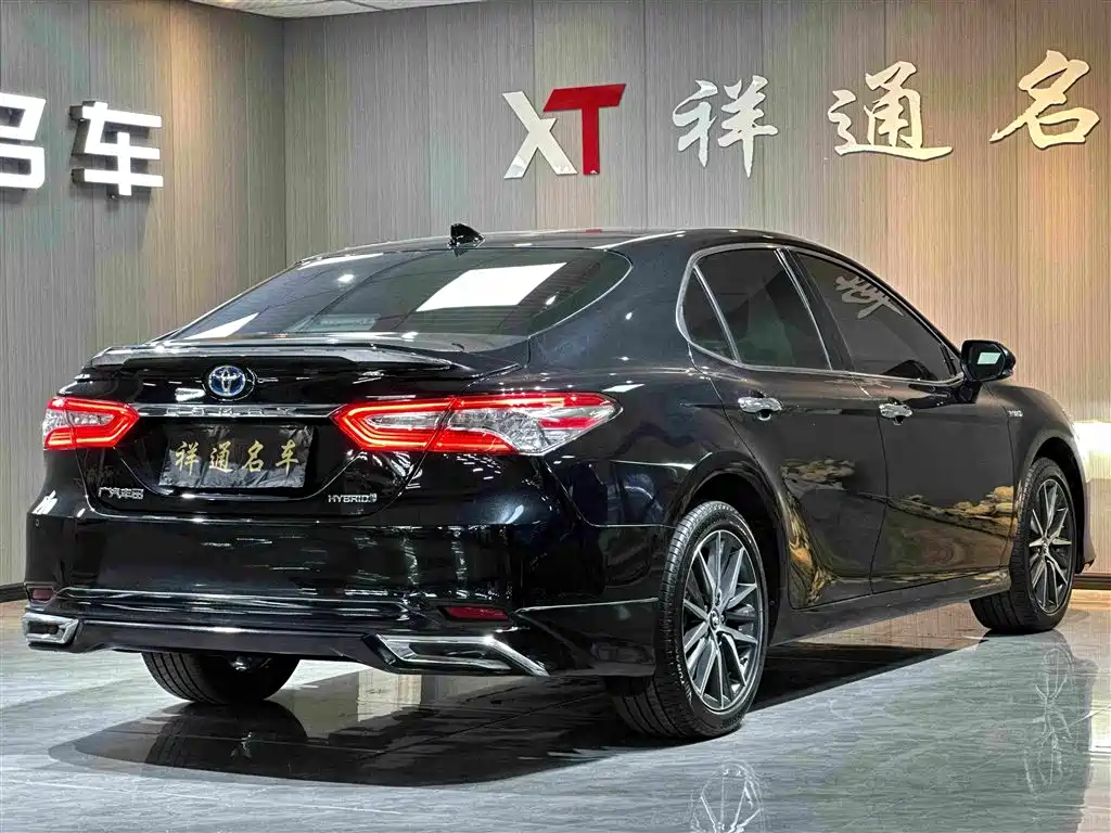 Toyota Camry 2022 — фото 12
