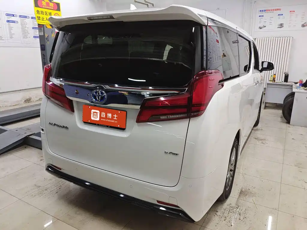 Toyota Alphard 2022 — фото 4