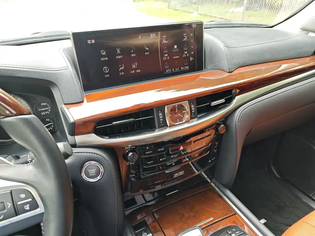 Lexus LX 2016 — фото 17