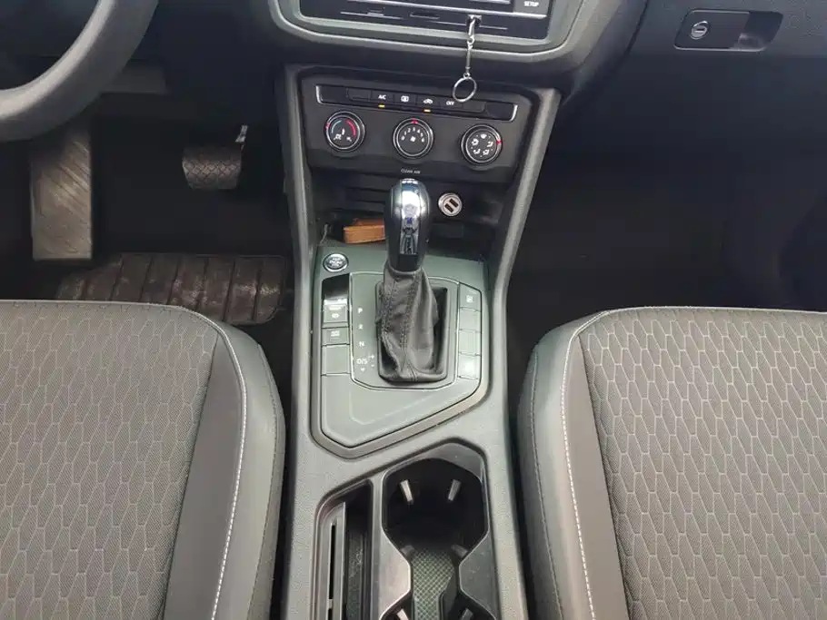 Volkswagen Tiguan L 2018 — фото 16