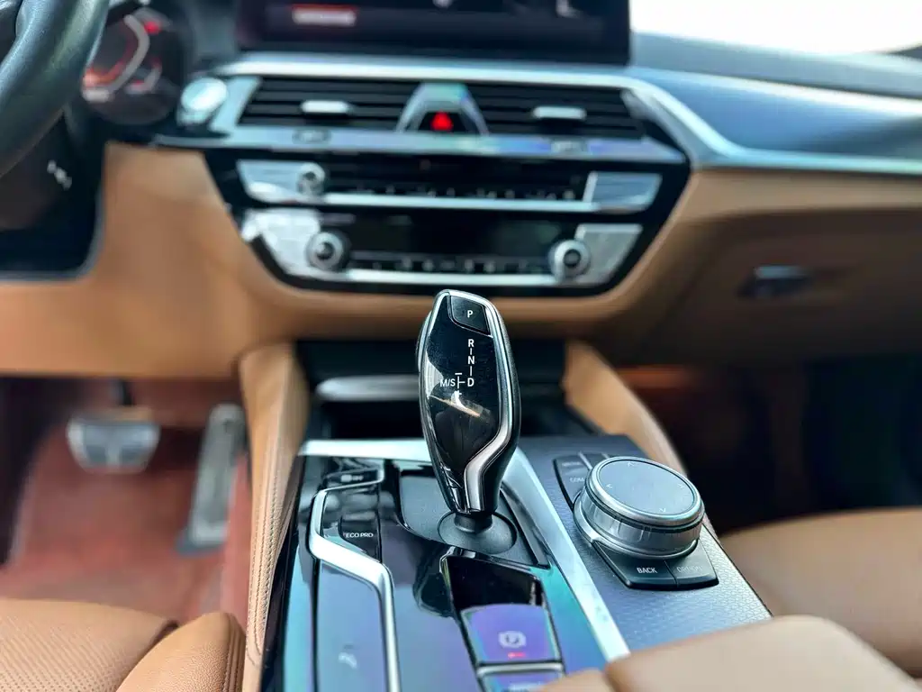 BMW 5 Series 2021 — фото 12