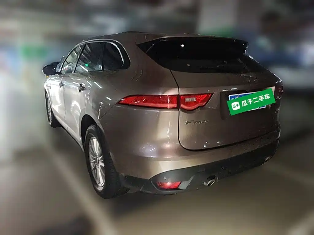 Jaguar F-PACE 2017 — фото 25