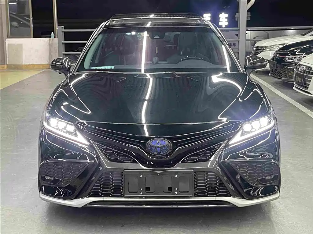 Toyota Camry 2022 — фото 2