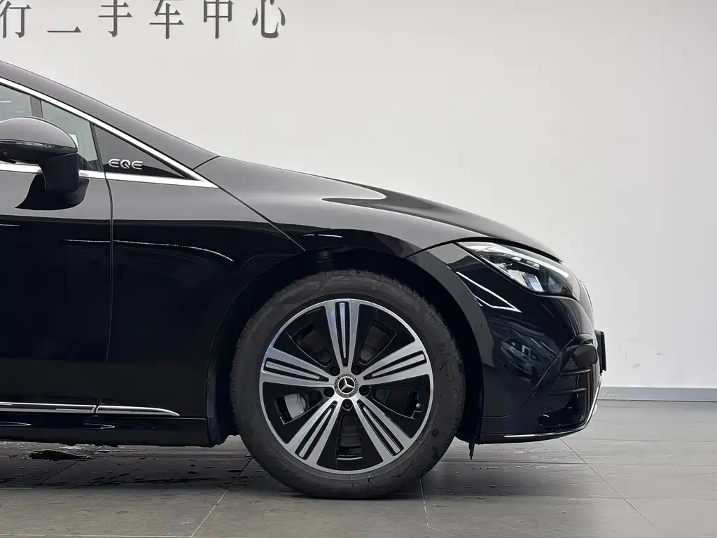 Mercedes-Benz EQE 2025 — фото 18