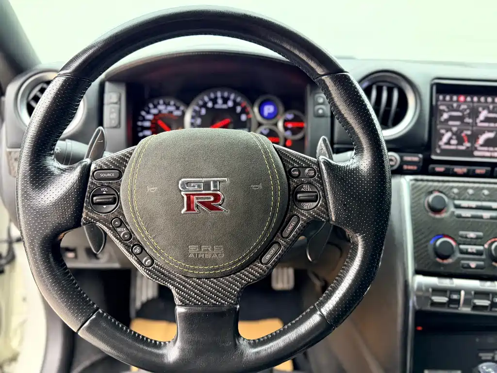 Nissan GT-R 2009 — фото 8