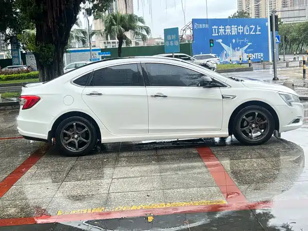 Luxgen Na5 2016