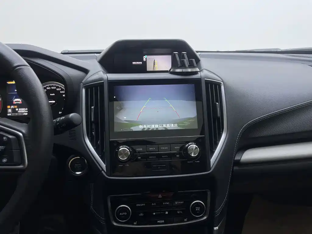 Subaru Forester 2023 — фото 18