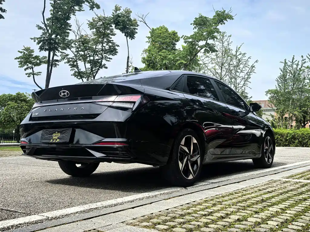 Hyundai Elantra 2022