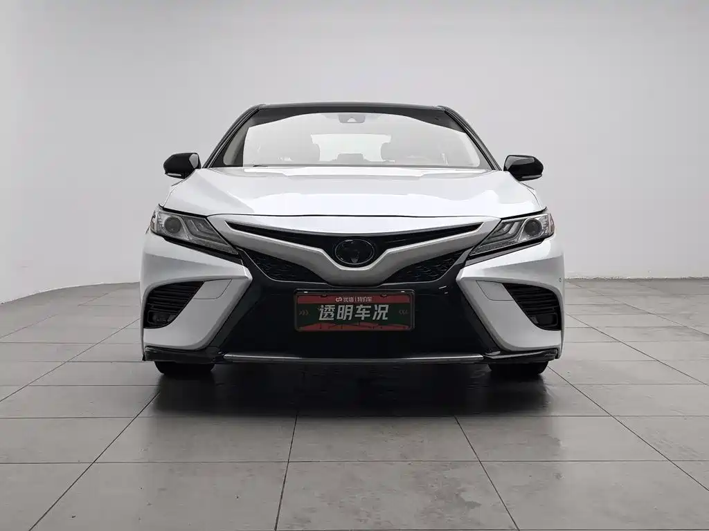 Toyota Camry 2019 — фото 3