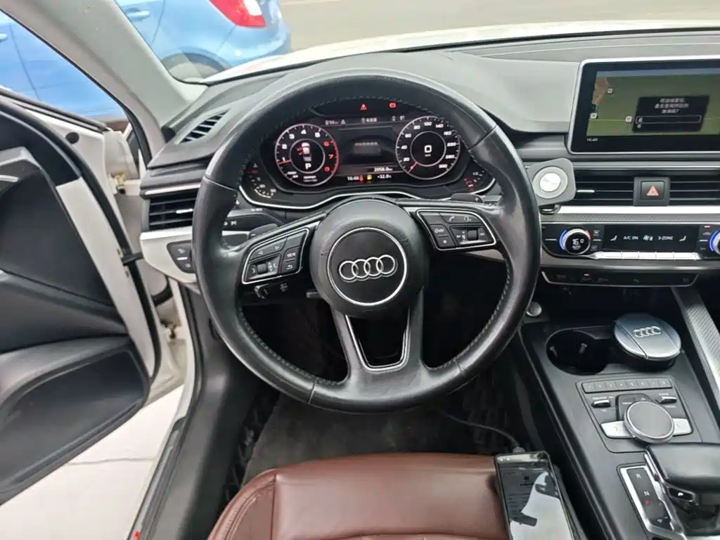 Audi A4L 2018 — фото 11