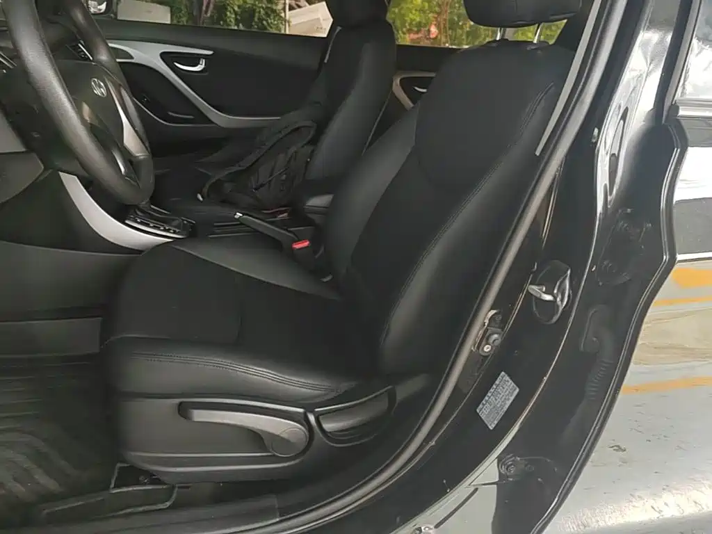 Hyundai Elantra 2015 — фото 15