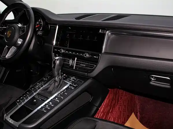 Porsche Macan 2021