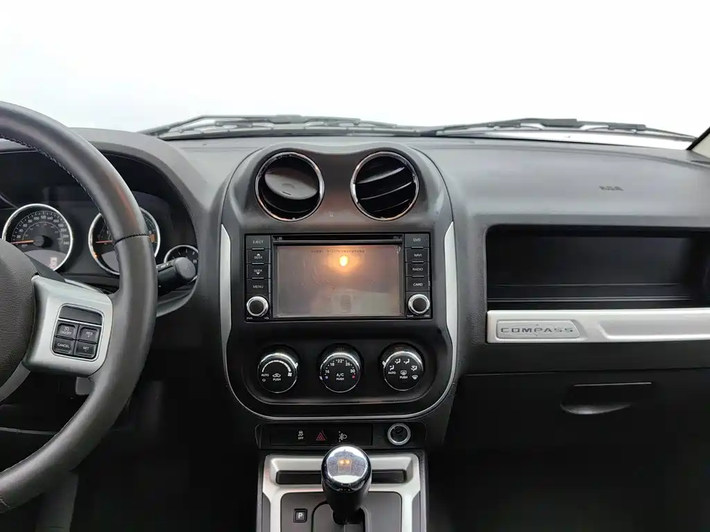 Jeep Compass 2014 — фото 12