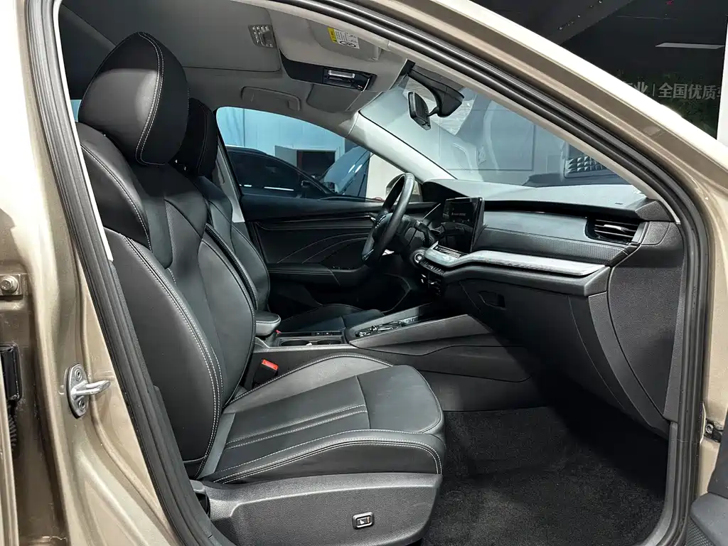 Skoda Octavia 2023 — фото 12