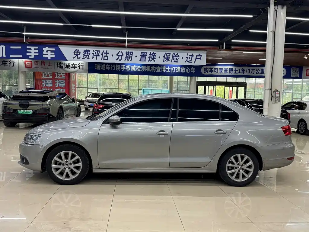 Volkswagen Sagitar 2013