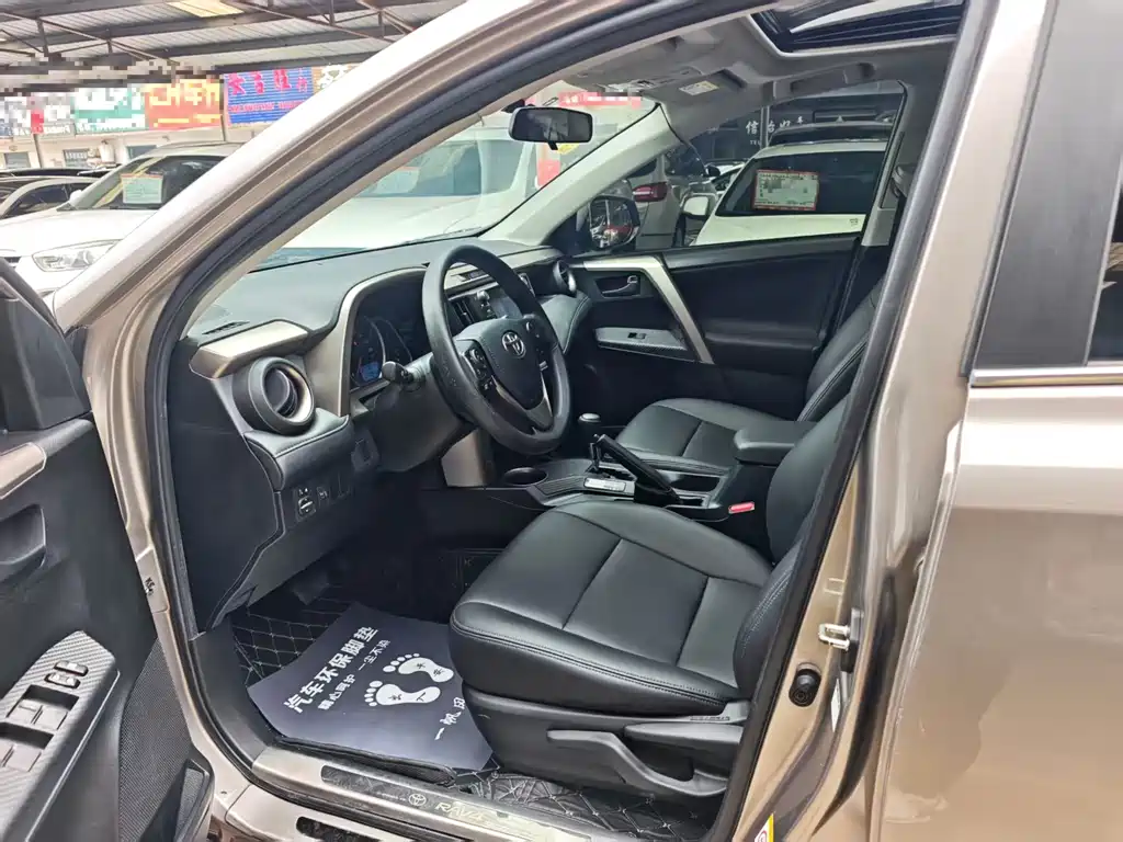Toyota RAV4 2015