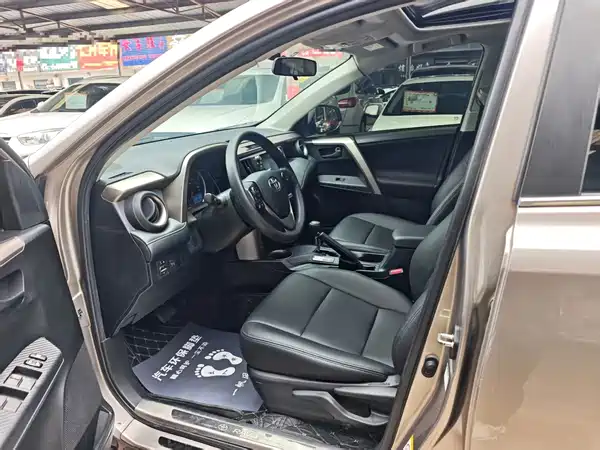 Toyota RAV4 2015