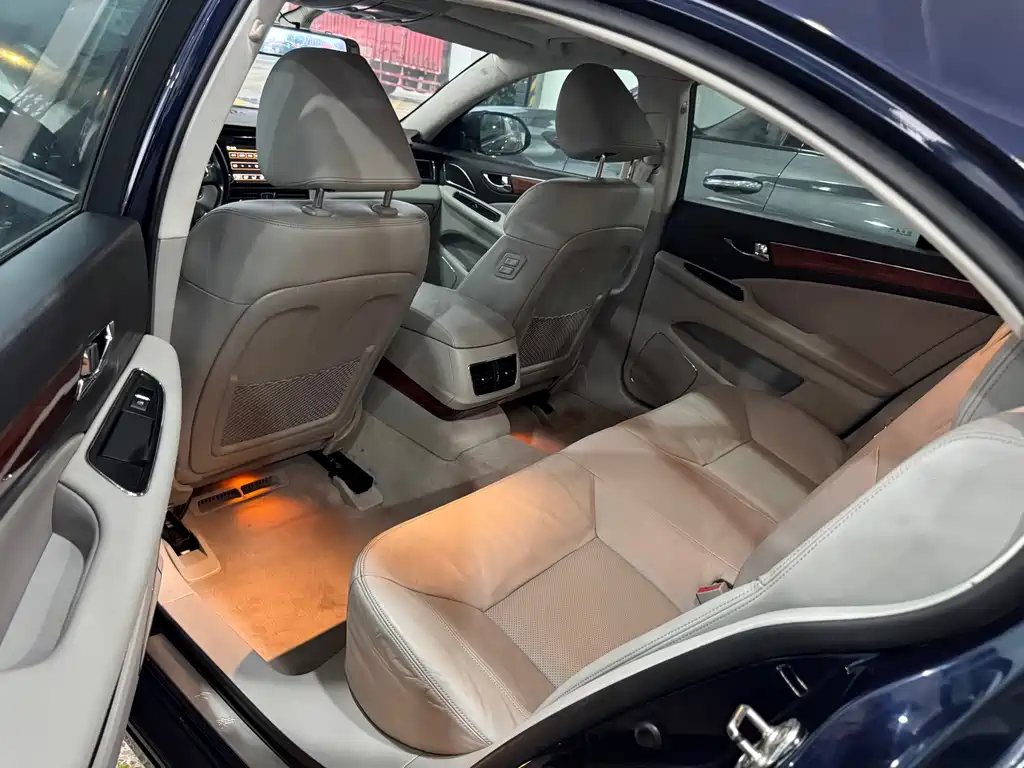 Hongqi H7 2015 — фото 9