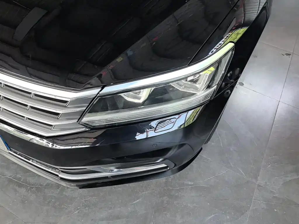 Volkswagen Passat 2017 — фото 24