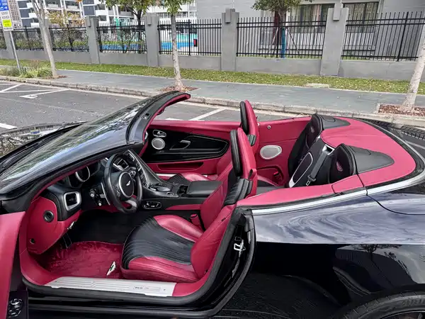 Aston Martin DB11 2019