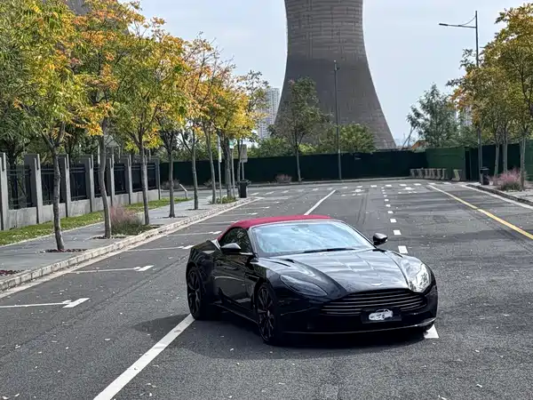 Aston Martin DB11 2019