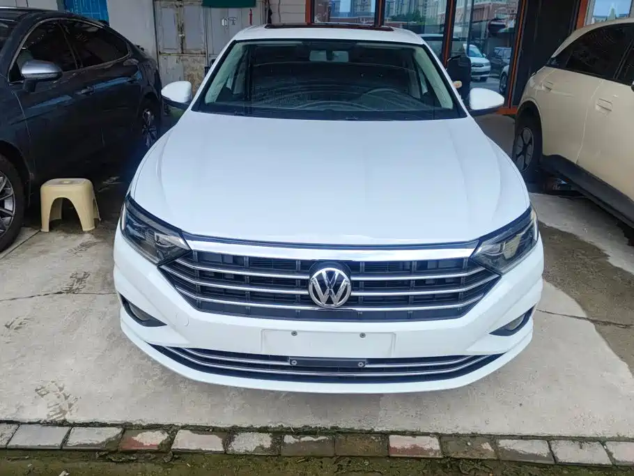 Volkswagen Sagitar 2020