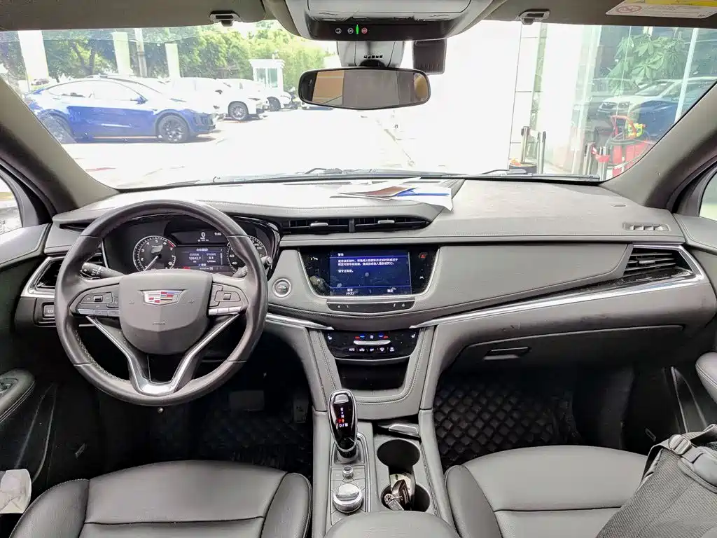 Cadillac XT6 2022 — фото 10
