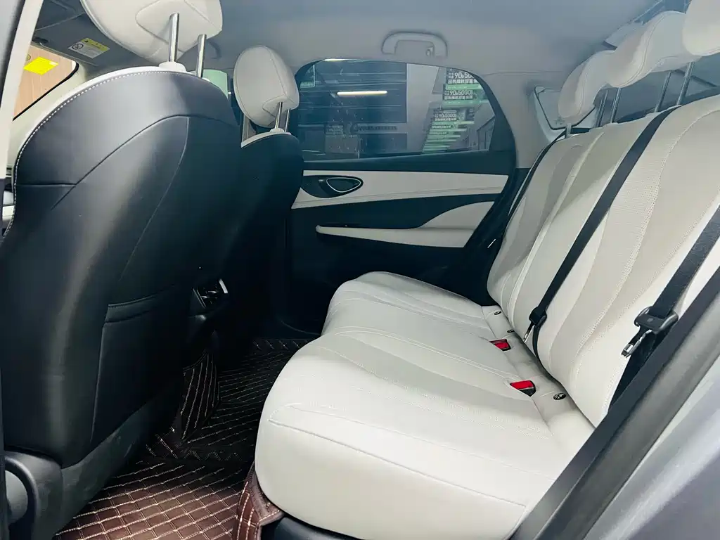 BYD Seal 05 DM-i 2025 — фото 10