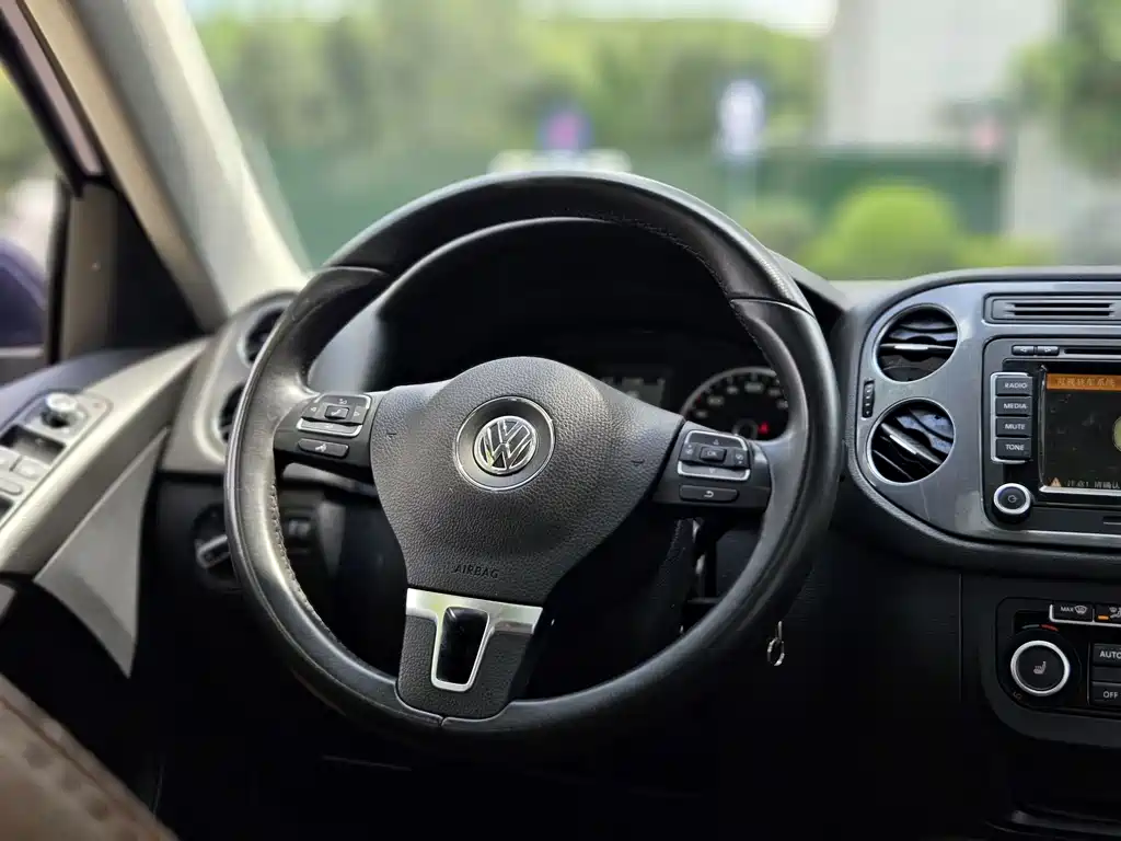 Volkswagen Tiguan 2012 — фото 9
